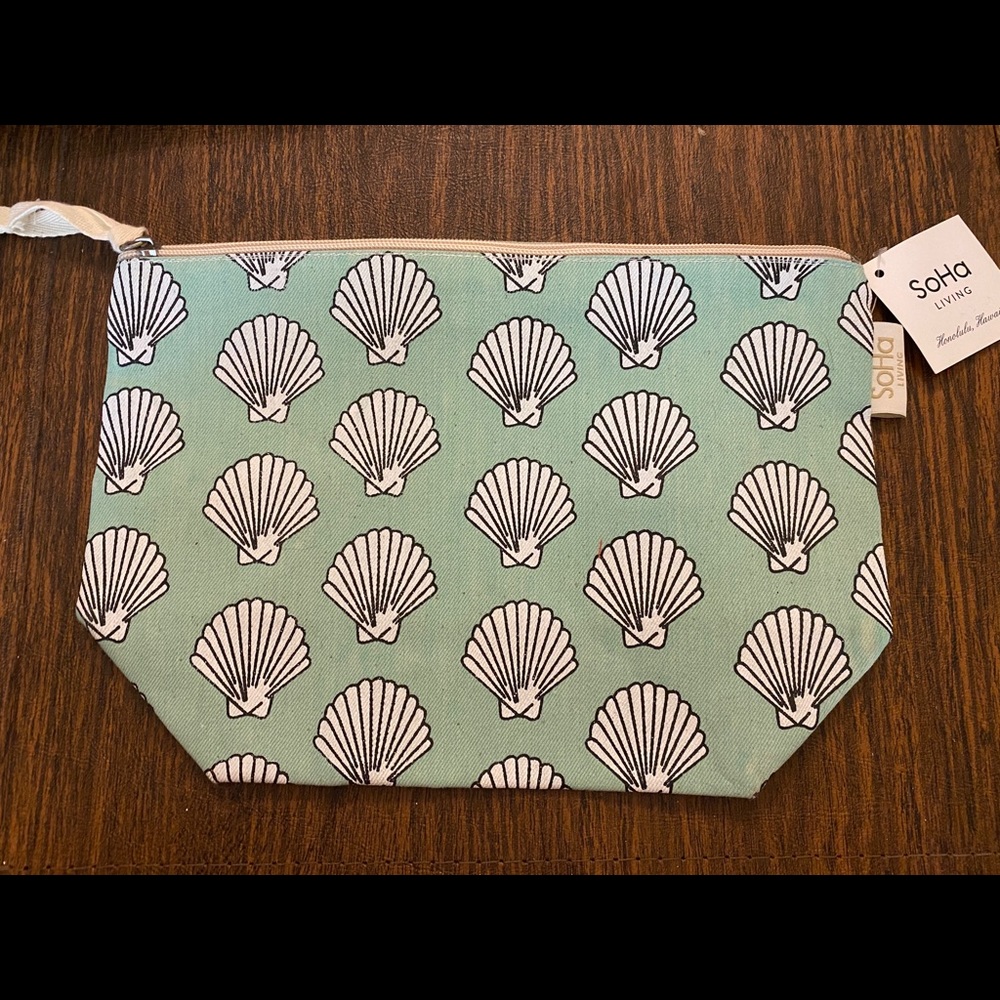 Soha Living Seashell cosmetic bag